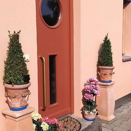 Maisonette-Ferienzimmer Am Backhausgarten フロンハイム エクステリア 写真